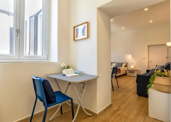 Nura's - La Marina & Διαμέρισμα *