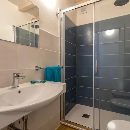 Nura's - La Marina & אלגהרו