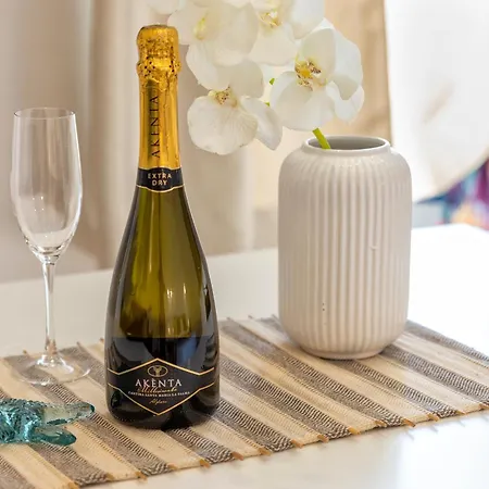 דירה Nura's - La Marina & *