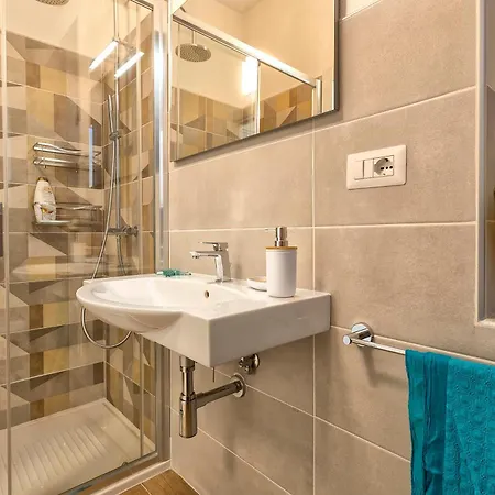 דירה Nura's - La Marina & *